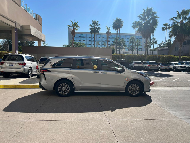 Yellow Cab Taxi Services Minivan 7 Passengers Around Anaheim